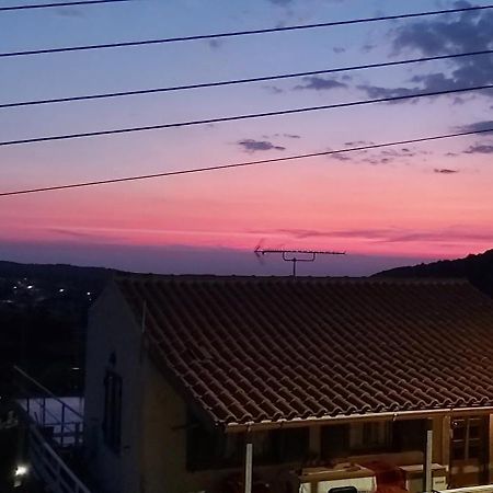 Α Peaceful Nest Apartment Volímai Екстериор снимка