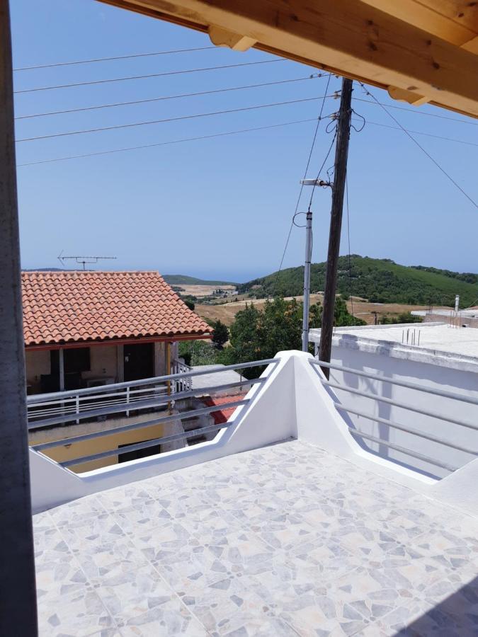 Α Peaceful Nest Apartment Volímai Екстериор снимка