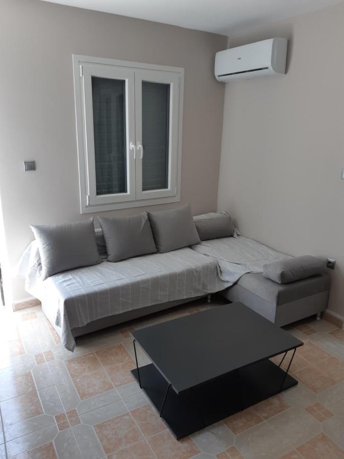 Α Peaceful Nest Apartment Volímai Екстериор снимка
