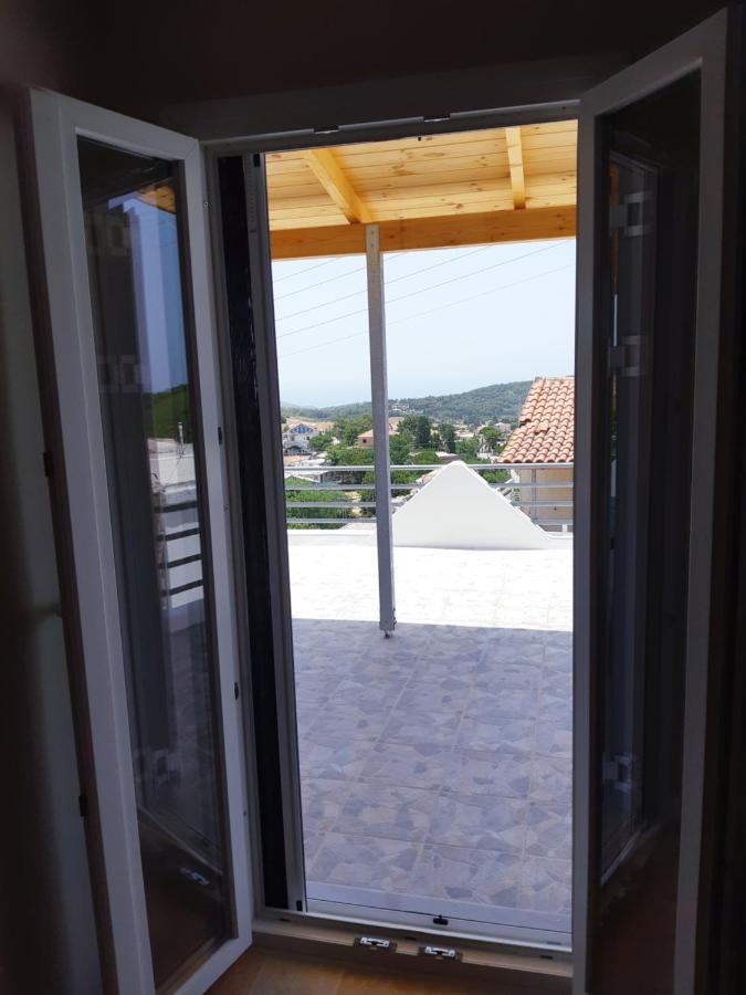 Α Peaceful Nest Apartment Volímai Екстериор снимка
