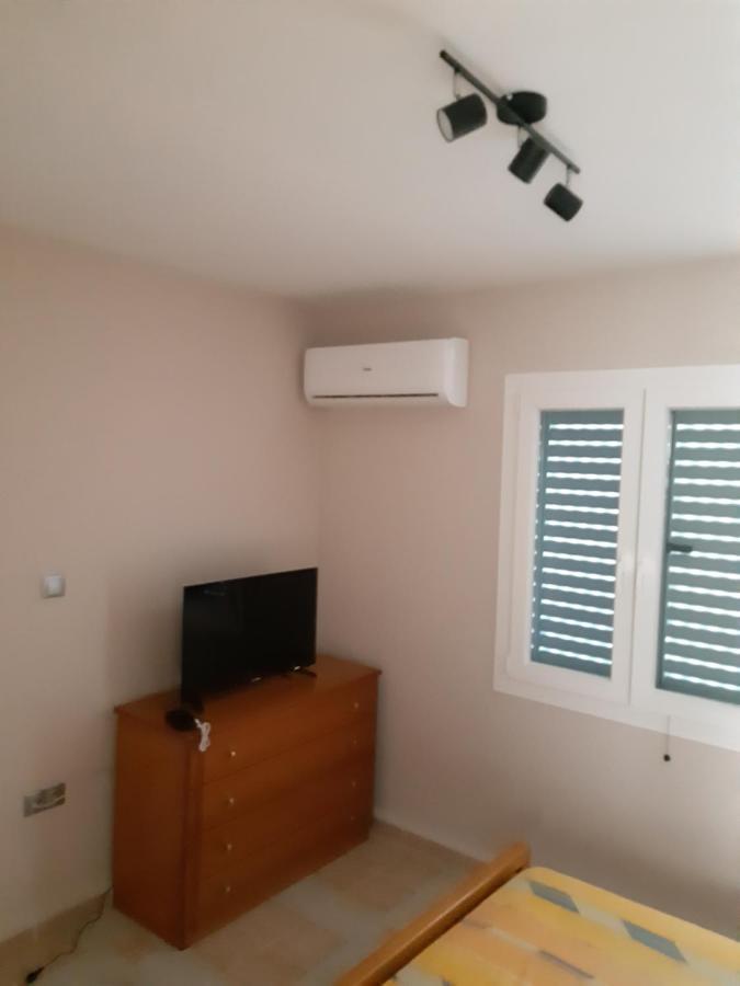 Α Peaceful Nest Apartment Volímai Екстериор снимка