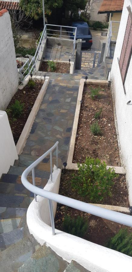 Α Peaceful Nest Apartment Volímai Екстериор снимка